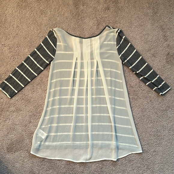 Striped three-quarter length sleeve top. - Picture 3 of 4